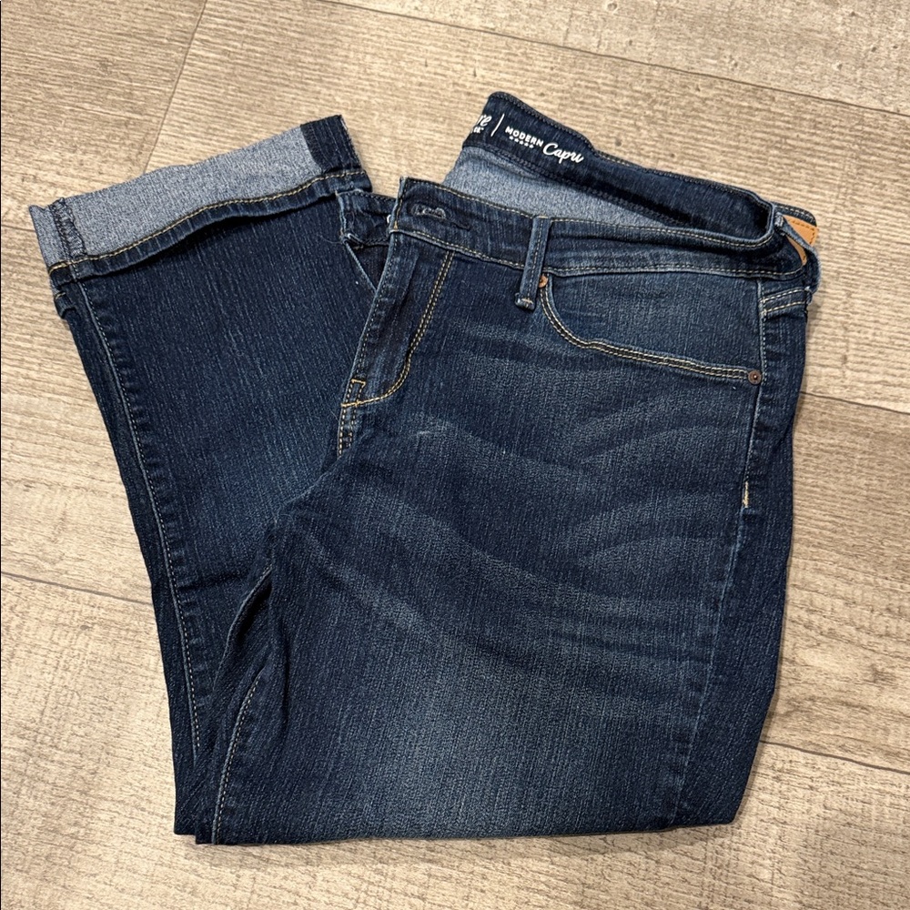 Levi's Women's Dark Blue Capris